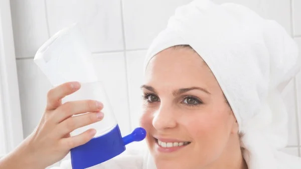 日常洗脸小知识，正确洗脸时不该做这4件事