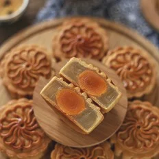 广式蛋黄莲蓉月饼的做法-甜味烘焙菜谱