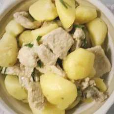 土豆炖大排的做法-家常味蒸菜谱