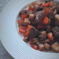 杂蔬牛肉粒的做法-家常味炒菜谱