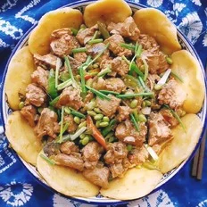 锅边馍馍—排骨烧毛豆的做法-家常味烧菜谱