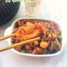 青椒炒鸡的做法-咸鲜味炒菜谱