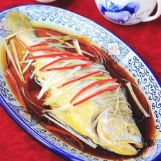 葱油黄花鱼的做法-家常味蒸菜谱