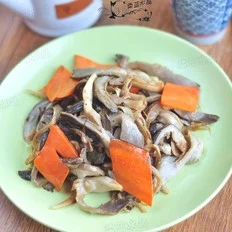 胡萝卜炒平菇的做法-家常味炒菜谱