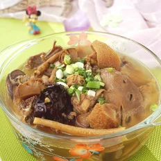 参芪猴菇炖鸡的做法-咸鲜味炖菜谱