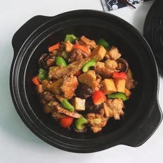 香菇豆腐焖鸡翅的做法-家常味焖菜谱