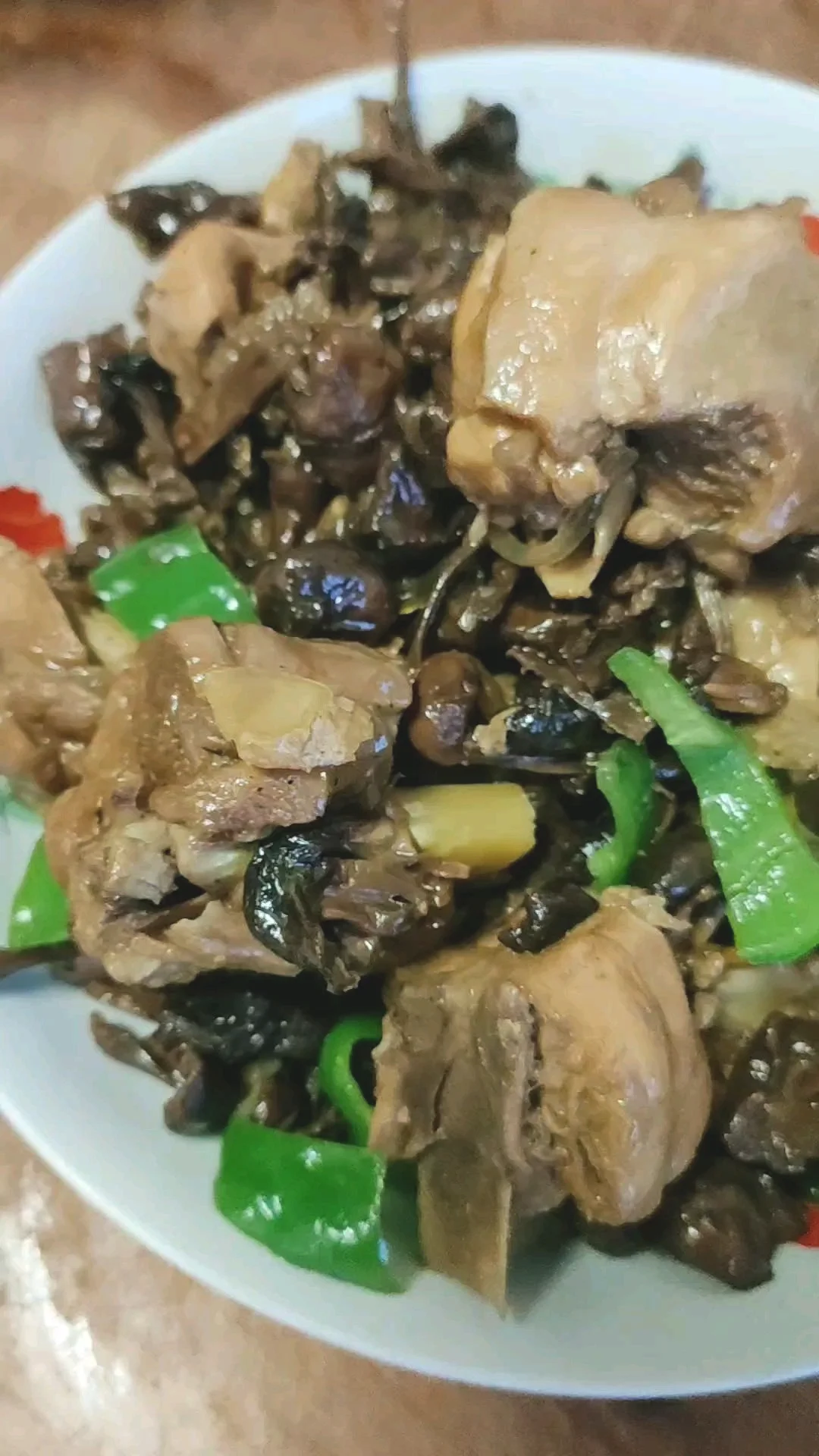 小鸡炖蘑菇粉条的做法-咸鲜味炒菜谱