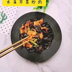 木耳芹菜炒肉的做法-咸鲜味炒菜谱