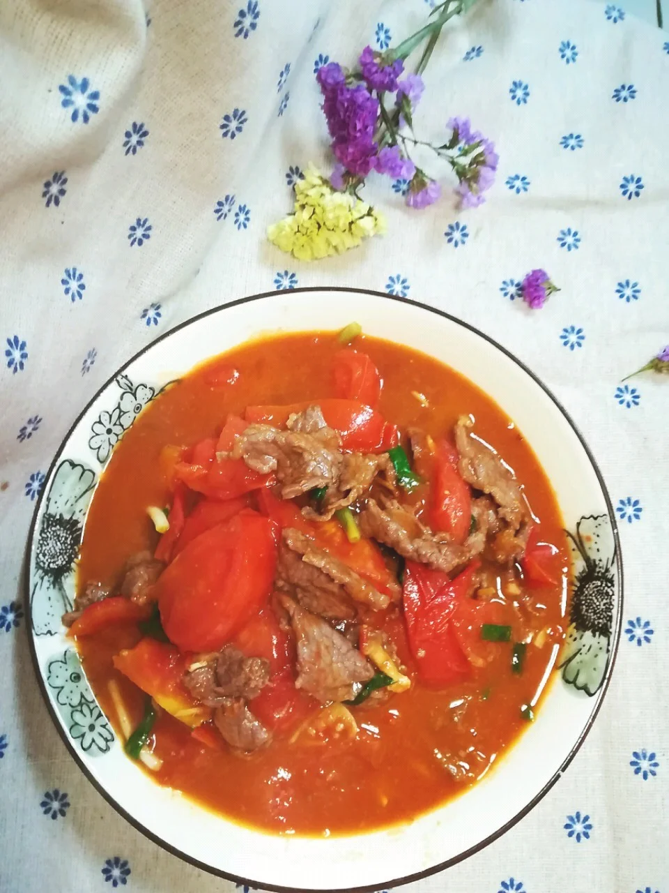 番茄炒牛肉的做法-家常味炒菜谱