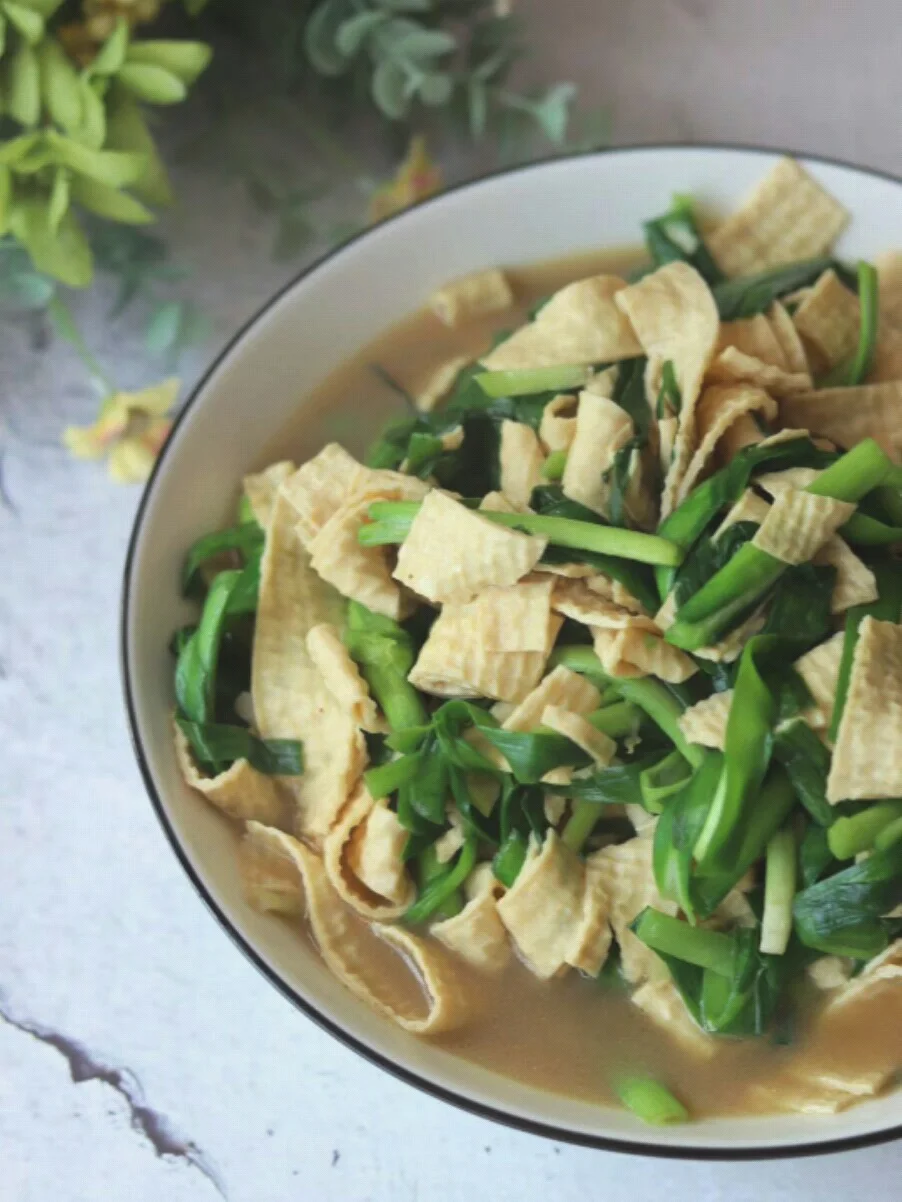 韭菜炒厚豆腐皮的做法-家常味炒菜谱