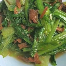 鱼罐头炒油麦菜的做法-咸鲜味炒菜谱