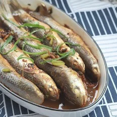 酱焖梭鱼的做法-咸鲜味炖菜谱
