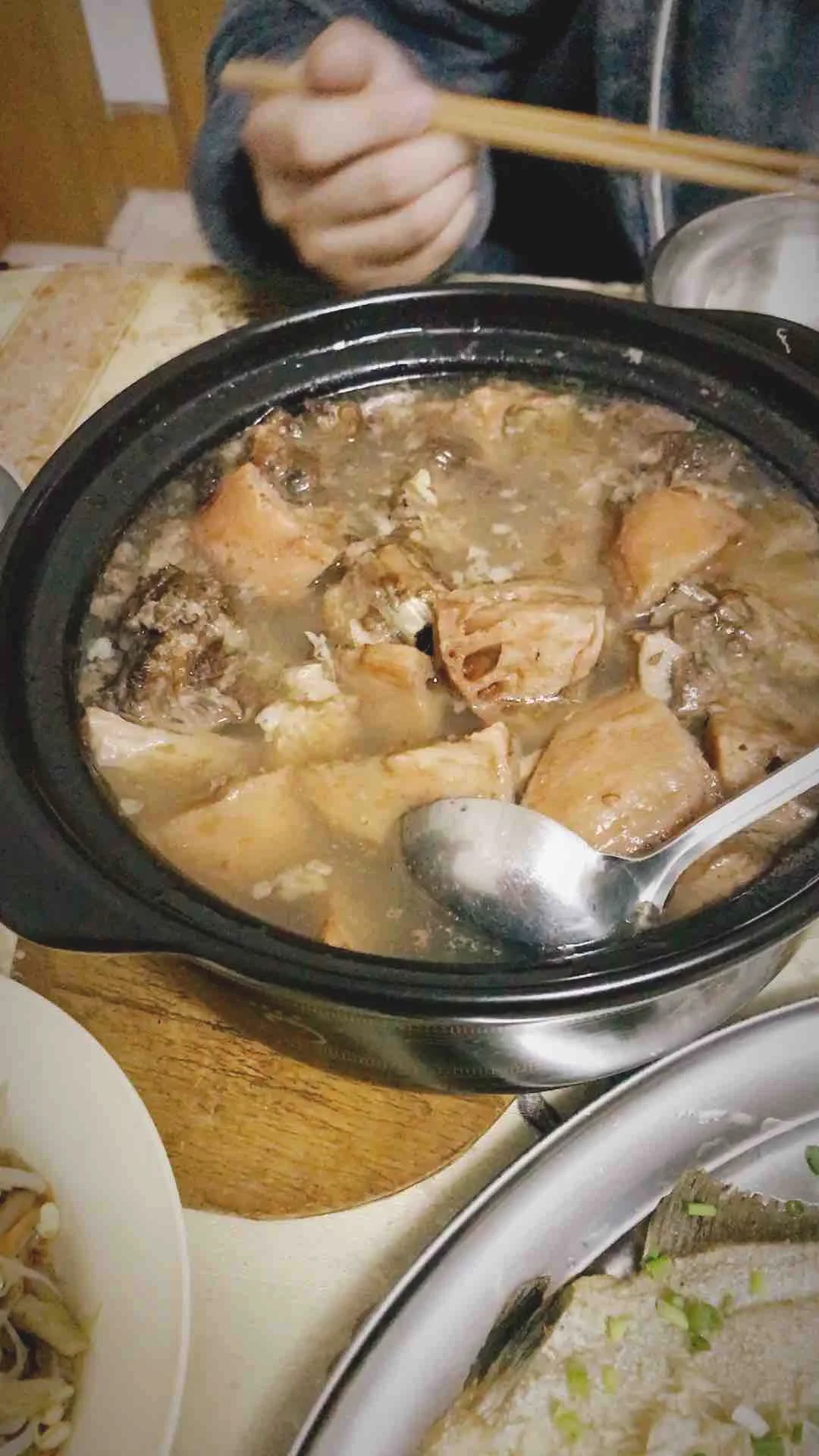 莲藕排骨汤的做法-家常味煨菜谱