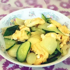 黄瓜洋葱炒鸡蛋的做法-咸鲜味炒菜谱