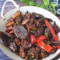 湘西特色菜——血粑鸭的作法-香辣味烧食谱