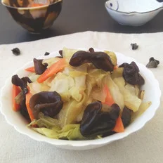 黑木耳烧圆白菜的做法-家常味烧菜谱