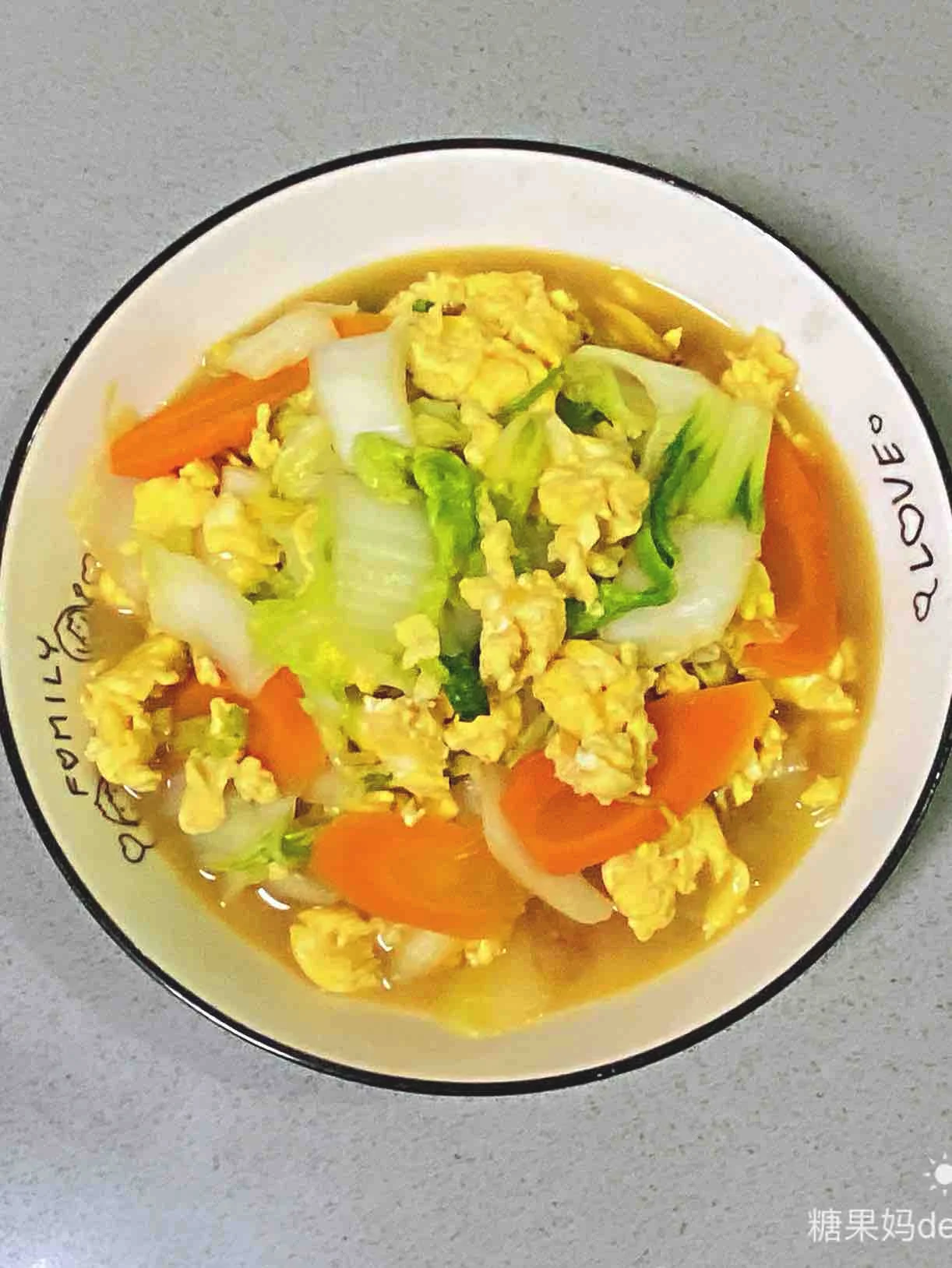 孕妇食谱小白菜炒鸡蛋，清新不油腻，营养成分又身心健康～的作法-家常味烧菜谱