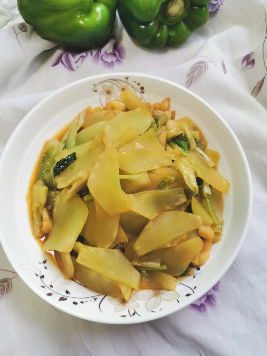 清炒莴苣的作法-家常味炒菜谱