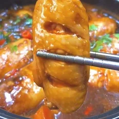 三汁鸡翅焖锅的做法-咸鲜味焖菜谱