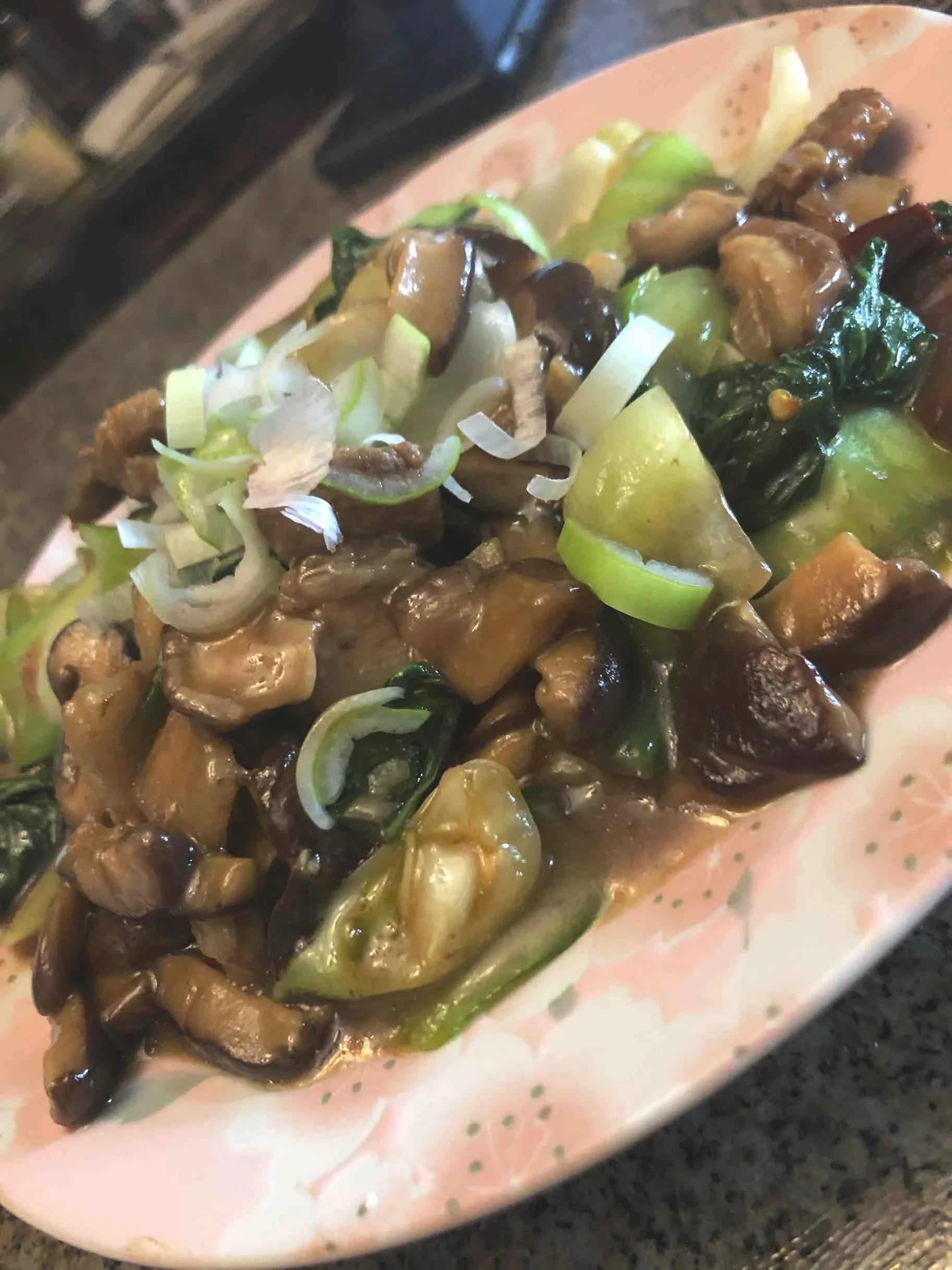 香菇油菜炒五花肉的做法-咸鲜味炒菜谱