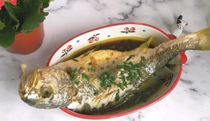 简单易学蒸黄鱼的做法-咸鲜味蒸菜谱