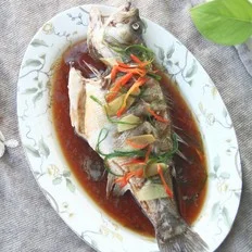 浇汁清蒸鲈鱼的做法-咸鲜味蒸菜谱