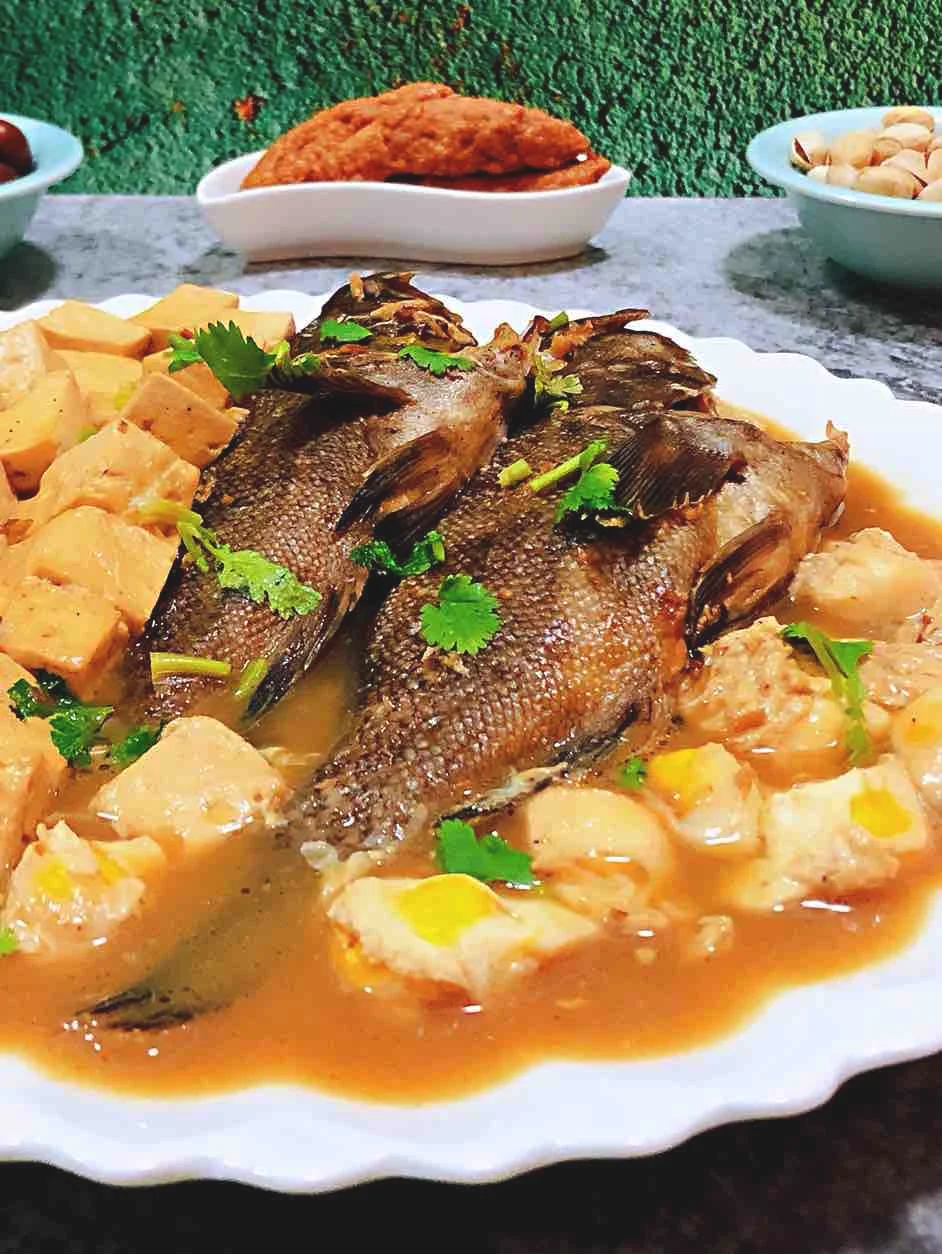 鹌鹑蛋豆腐炖黑鱼的做法-咸鲜味炖菜谱