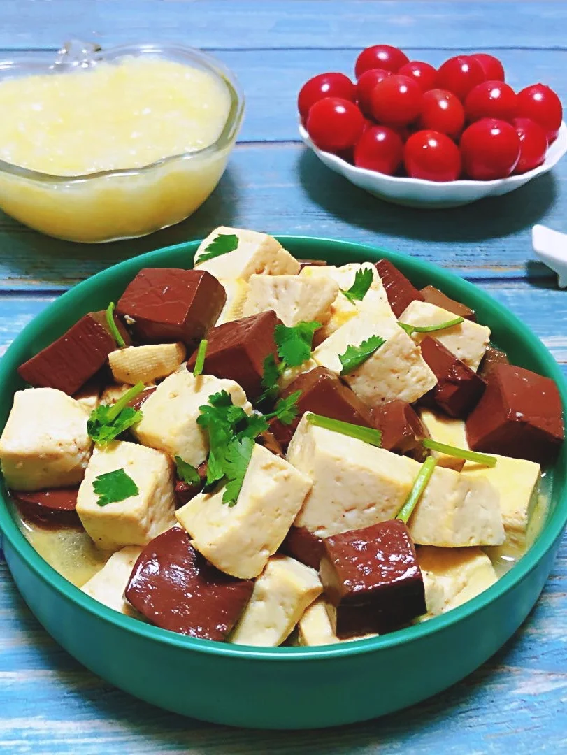 猪血炖豆腐的做法-家常味炖菜谱