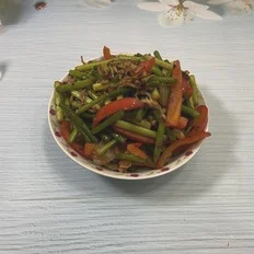 蒜苔炒肉的做法-酱香味炒菜谱