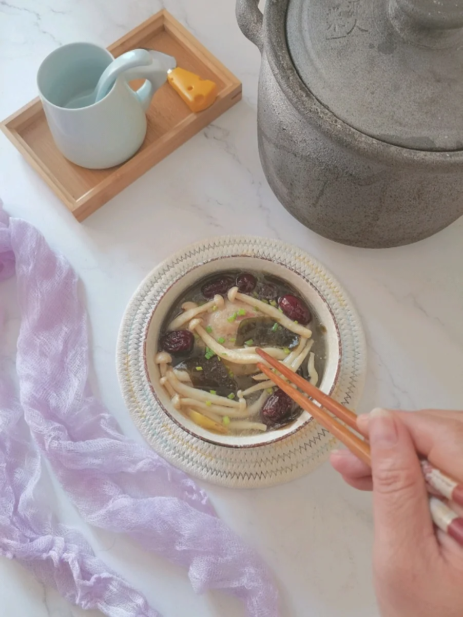 菌菇海带炖鸭汤的作法-咸鲜味炖菜谱