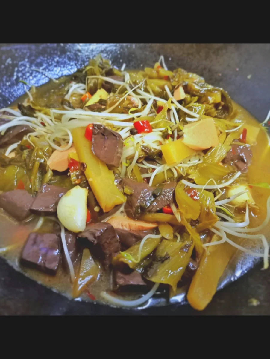 超下饭的酸菜烧鸭血的做法-酸辣味烧菜谱