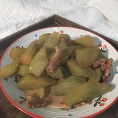 腊肉炖莴苣的做法-咸鲜味炖菜谱