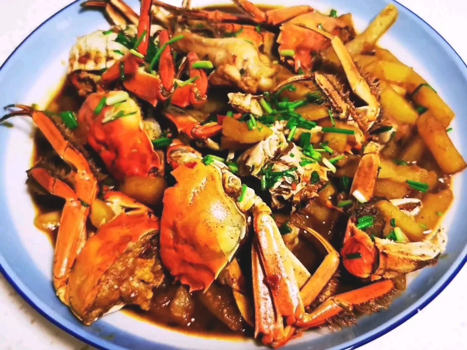 土豆炖河蟹的做法-麻辣味烧菜谱