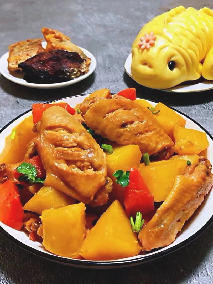 土豆胡萝卜炖鸡翅的做法-咸鲜味炖菜谱