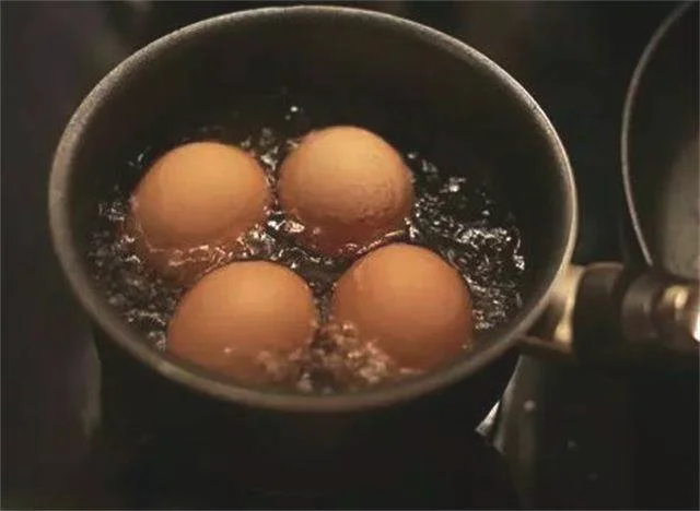煮鸡蛋有讲究!鸡蛋煮太久好脂肪会变坏？