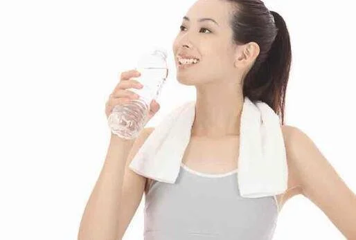 养成喝盐水的习惯对身体的好处和坏处