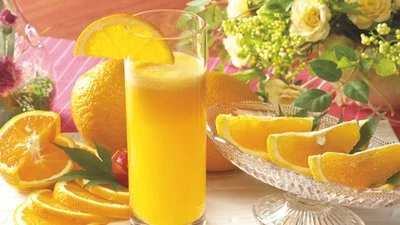 早上是否适合喝鲜榨果汁对身体的影响