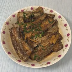 带鱼这样做，酥脆的连鱼骨头都可以吃的做法-家常味煎菜谱