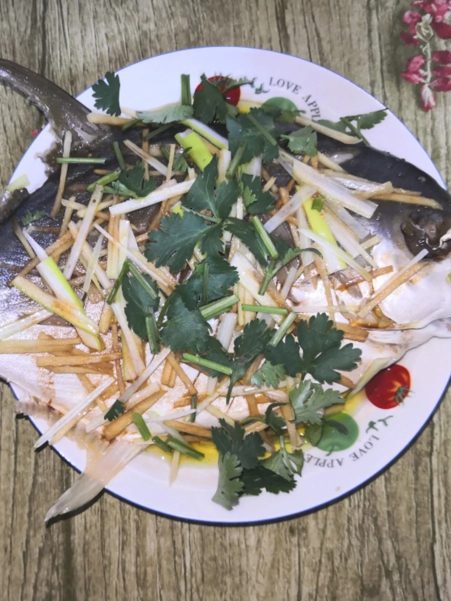 清蒸金鲳鱼的做法-咸鲜味蒸菜谱