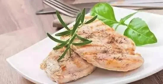 水煮鸡胸肉应该如何定制减肥食谱