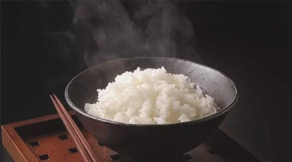 用电饭煲蒸米饭的技巧以及制作方法