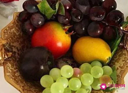 吃点酸味的水果可以防醉酒