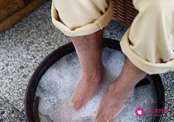 男人盐水泡脚可以壮阳补肾