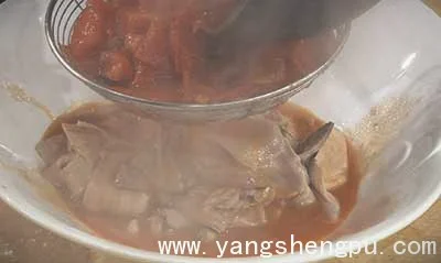 西红柿汤汆猪腰与猪肝