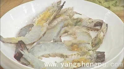 白菜炒大虾的做法