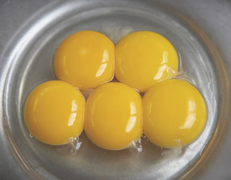 蛋黄颜色越深越有营养吗