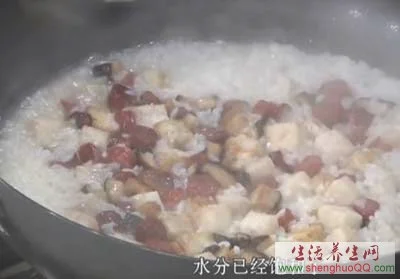 芋头焖饭的做法www.yangshengpu.com