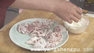 口蘑烧鸡肉的做法