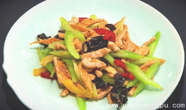 五彩食蔬的做法-里脊肉、芹菜、腐竹、木耳、彩椒
