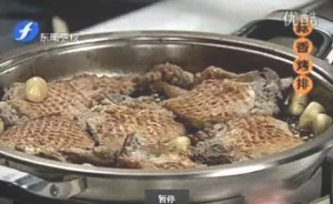 蒜香烤排的做法视频